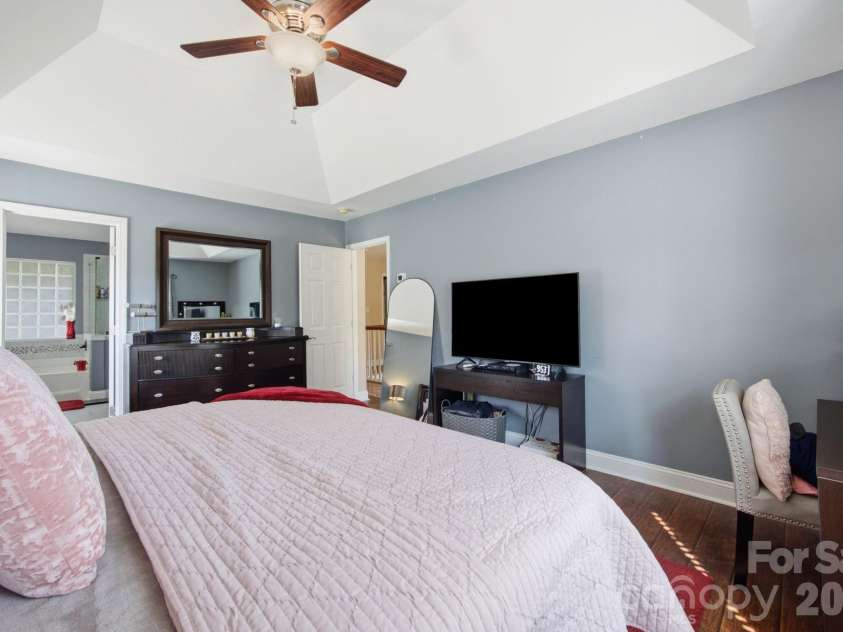 1946 Wilrose Place, Matthews, NC 28105.  MLS# CAR4398311, YatesRealty ID 38511. 