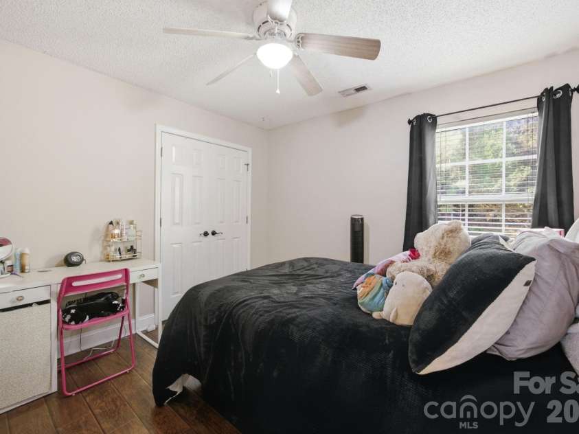 1946 Wilrose Place, Matthews, NC 28105.  MLS# CAR4398311, YatesRealty ID 38511. 