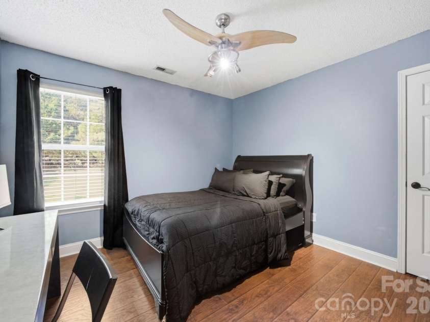 1946 Wilrose Place, Matthews, NC 28105.  MLS# CAR4398311, YatesRealty ID 38511. 