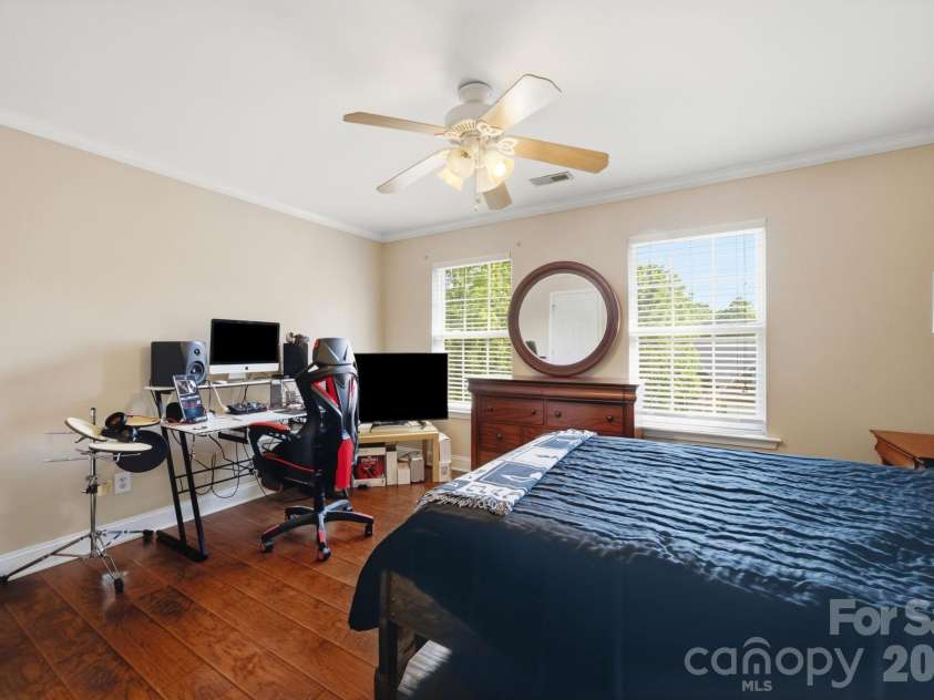 1946 Wilrose Place, Matthews, NC 28105.  MLS# CAR4398311, YatesRealty ID 38511. 