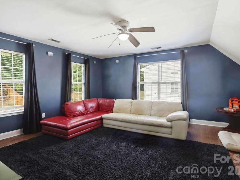 1946 Wilrose Place, Matthews, NC 28105.  MLS# CAR4398311, YatesRealty ID 38511. 