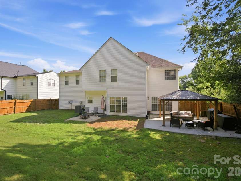 1946 Wilrose Place, Matthews, NC 28105.  MLS# CAR4398311, YatesRealty ID 38511. 