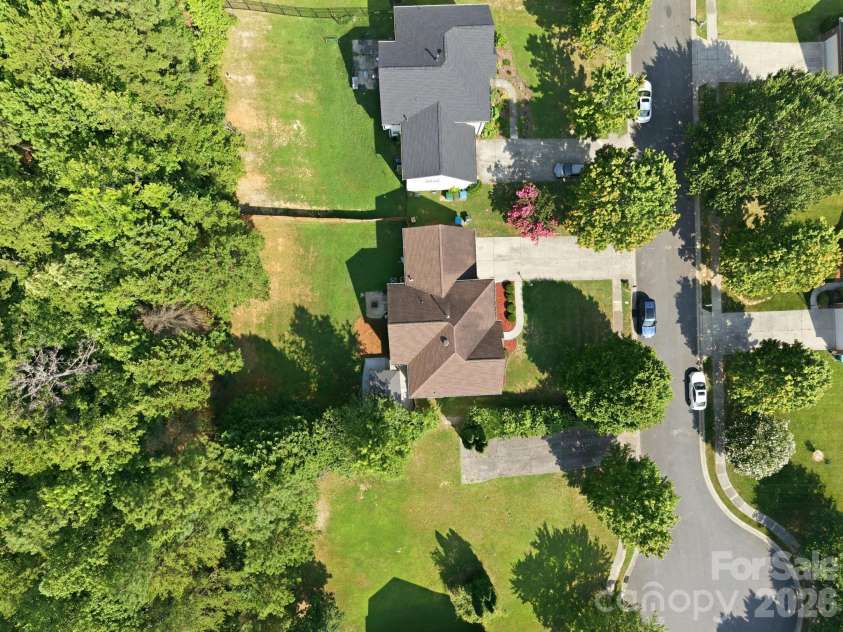 1946 Wilrose Place, Matthews, NC 28105.  MLS# CAR4398311, YatesRealty ID 38511. 