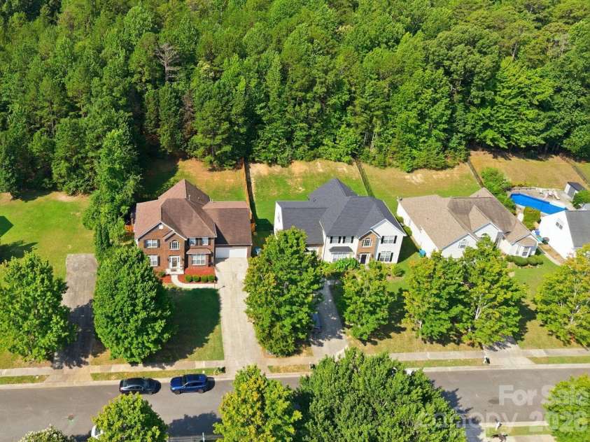1946 Wilrose Place, Matthews, NC 28105.  MLS# CAR4398311, YatesRealty ID 38511. 