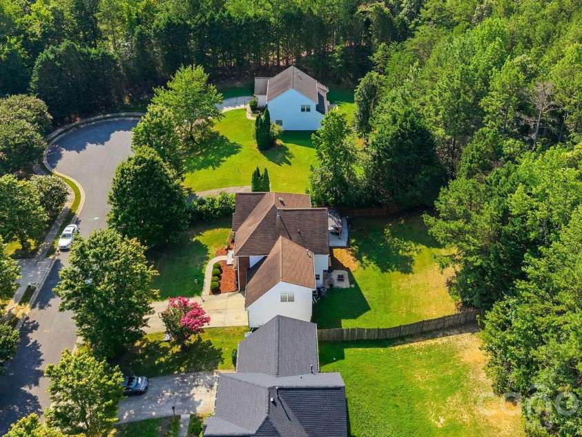 1946 Wilrose Place, Matthews, NC 28105.  MLS# CAR4398311, YatesRealty ID 38511. 