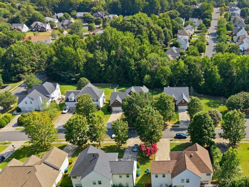 1946 Wilrose Place, Matthews, NC 28105.  MLS# CAR4398311, YatesRealty ID 38511. 