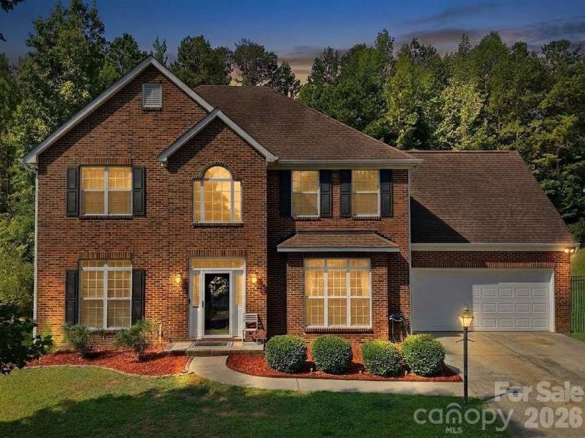 1946 Wilrose Place, Matthews, NC 28105.  MLS# CAR4398311, YatesRealty ID 38511. 