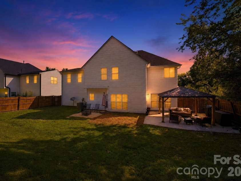 1946 Wilrose Place, Matthews, NC 28105.  MLS# CAR4398311, YatesRealty ID 38511. 