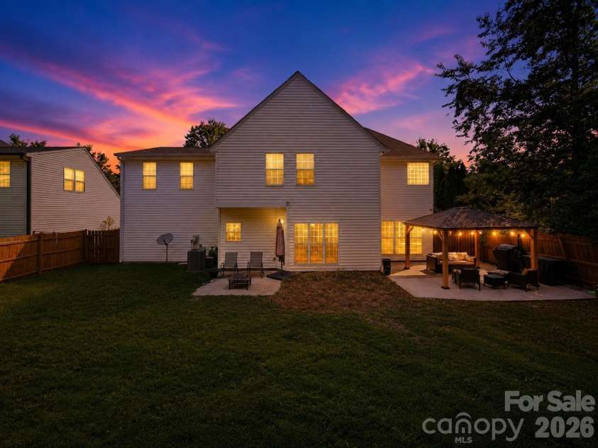 1946 Wilrose Place, Matthews, NC 28105.  MLS# CAR4398311, YatesRealty ID 38511. 
