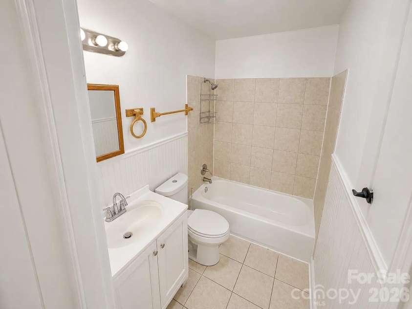 2416 Julia Avenue, Charlotte, NC 28206.  MLS# CAR4406131, YatesRealty ID 38514. Bathroom