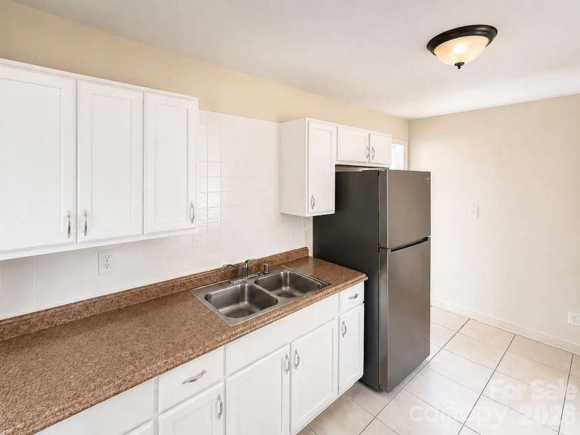 2416 Julia Avenue, Charlotte, NC 28206.  MLS# CAR4406131, YatesRealty ID 38514. Kitchen