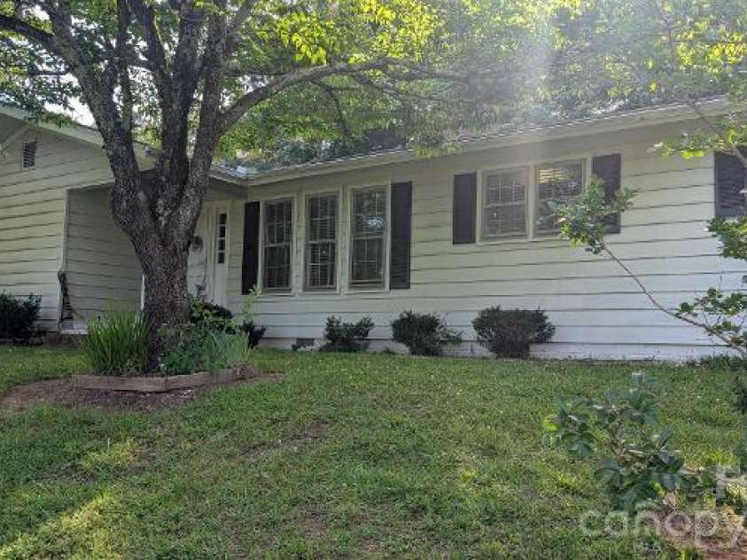 616 Pineview Lakes Road, Chester, SC 29706.  MLS# CAR4403010, YatesRealty ID 38516. 