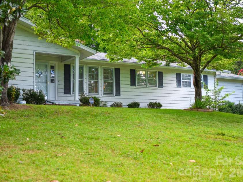 616 Pineview Lakes Road, Chester, SC 29706.  MLS# CAR4403010, YatesRealty ID 38516. 