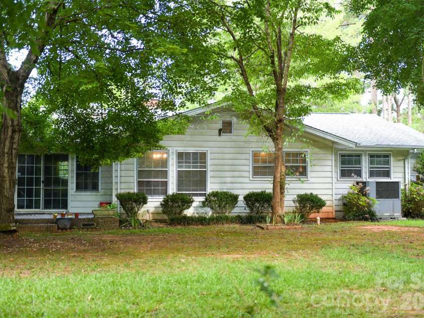 616 Pineview Lakes Road, Chester, SC 29706.  MLS# CAR4403010, YatesRealty ID 38516. 