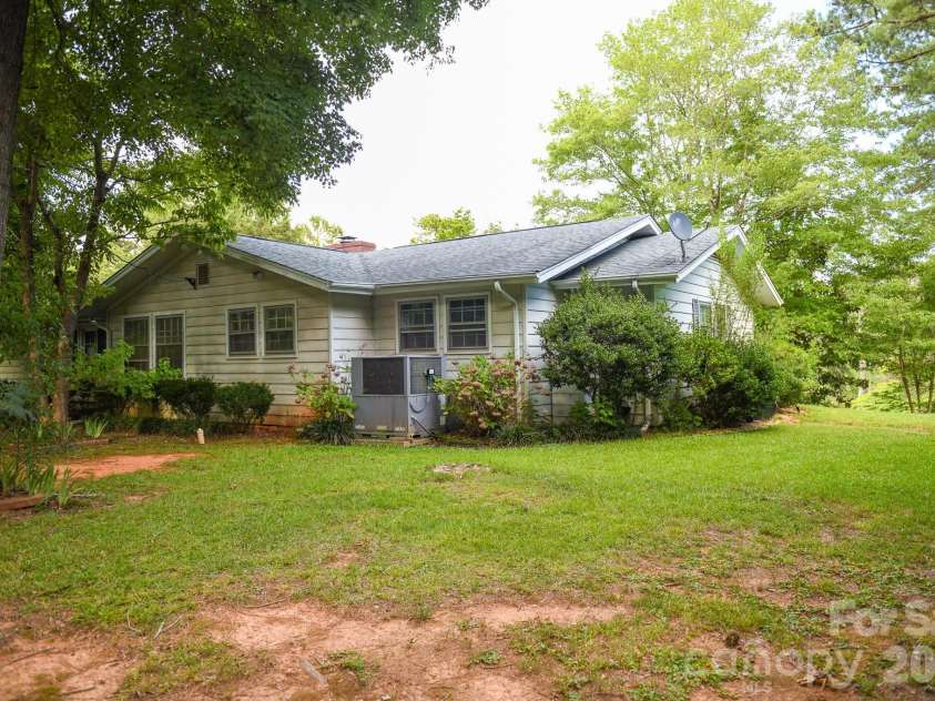 616 Pineview Lakes Road, Chester, SC 29706.  MLS# CAR4403010, YatesRealty ID 38516. 