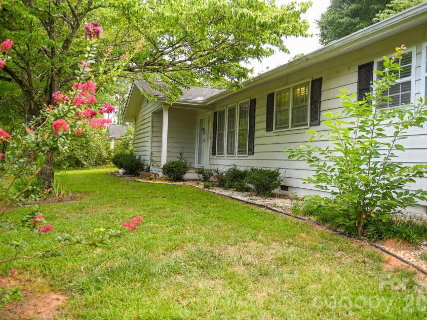 616 Pineview Lakes Road, Chester, SC 29706.  MLS# CAR4403010, YatesRealty ID 38516. 