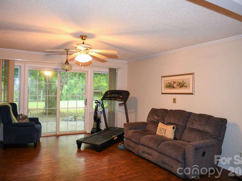 616 Pineview Lakes Road, Chester, SC 29706.  MLS# CAR4403010, YatesRealty ID 38516. 