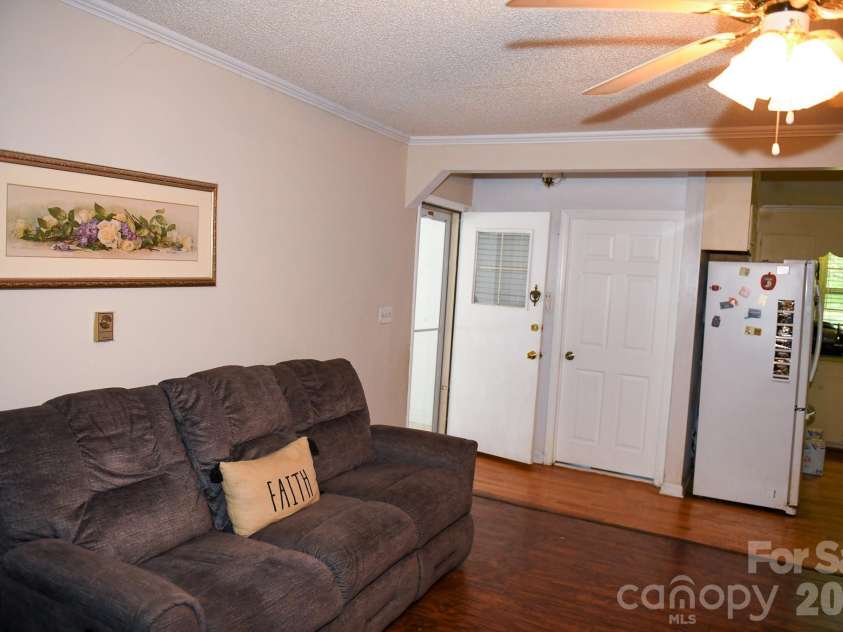 616 Pineview Lakes Road, Chester, SC 29706.  MLS# CAR4403010, YatesRealty ID 38516. 