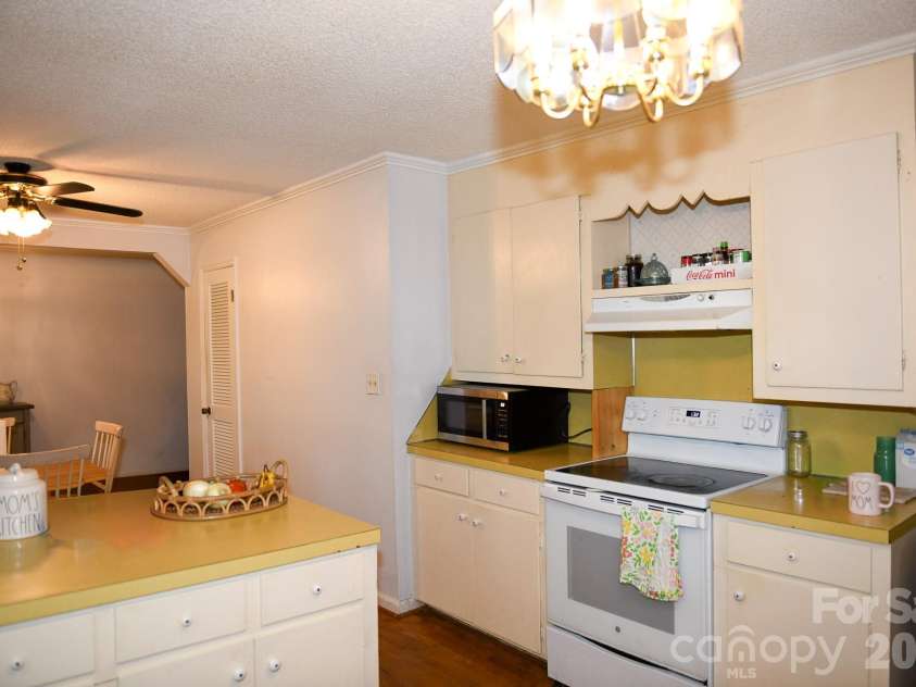 616 Pineview Lakes Road, Chester, SC 29706.  MLS# CAR4403010, YatesRealty ID 38516. 
