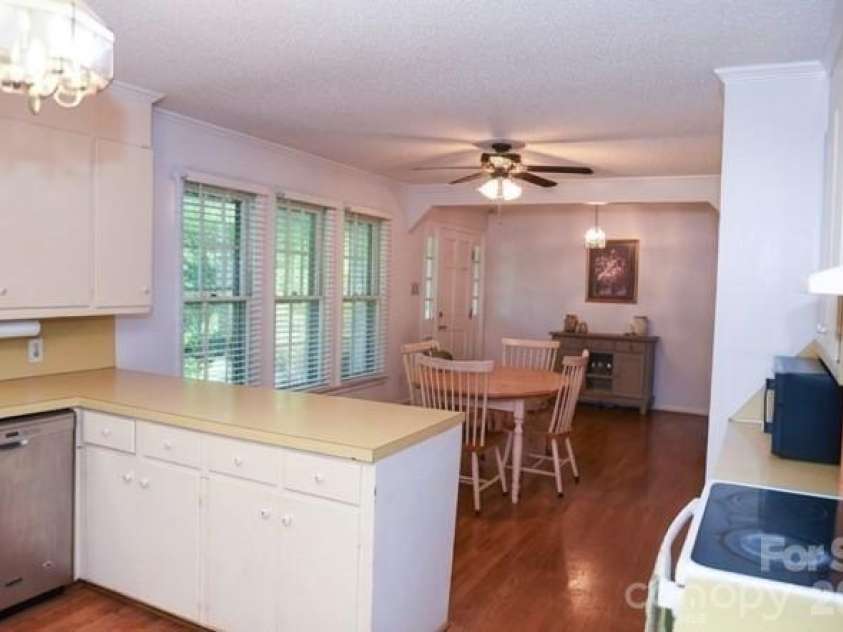 616 Pineview Lakes Road, Chester, SC 29706.  MLS# CAR4403010, YatesRealty ID 38516. 