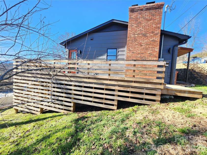 113 Hillside Street, Canton, NC 28716.  MLS# CAR4333025, YatesRealty ID 3852. 