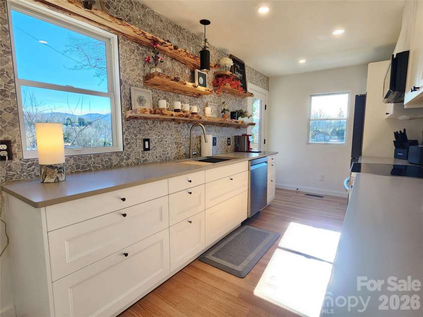 113 Hillside Street, Canton, NC 28716.  MLS# CAR4333025, YatesRealty ID 3852. 