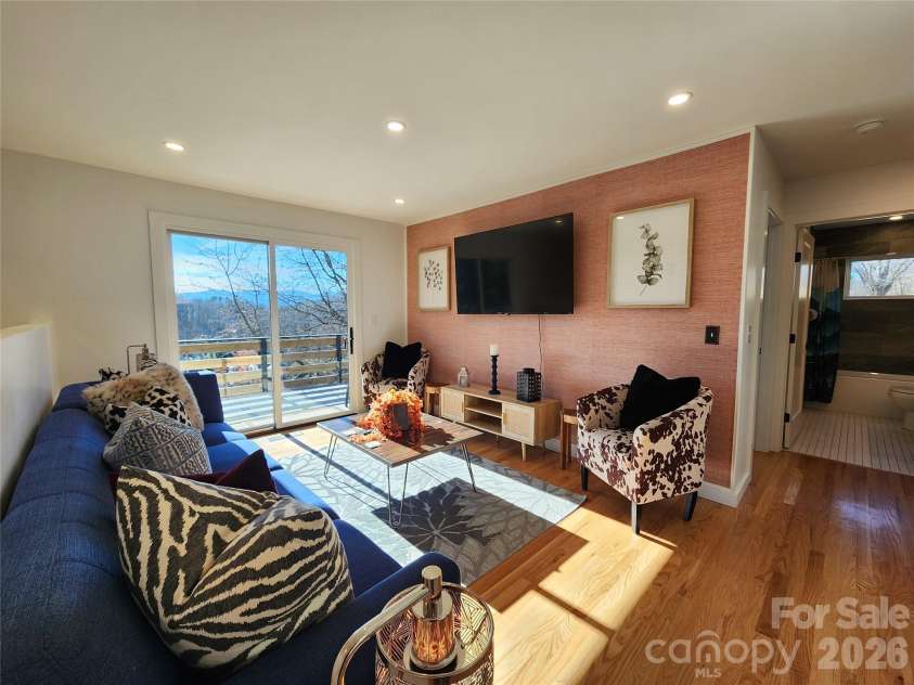 113 Hillside Street, Canton, NC 28716.  MLS# CAR4333025, YatesRealty ID 3852. 