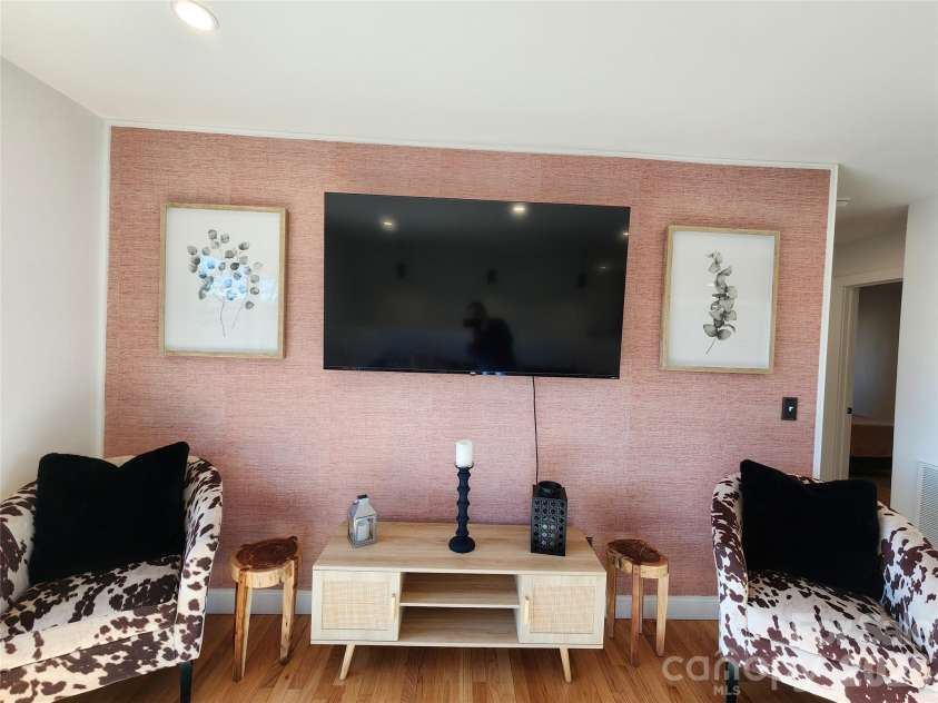 113 Hillside Street, Canton, NC 28716.  MLS# CAR4333025, YatesRealty ID 3852. 