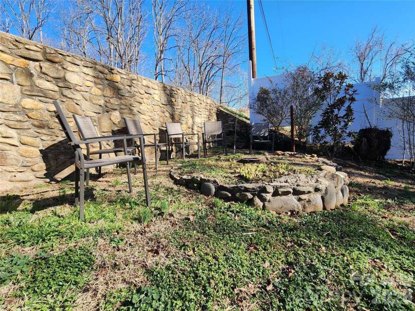 113 Hillside Street, Canton, NC 28716.  MLS# CAR4333025, YatesRealty ID 3852. 