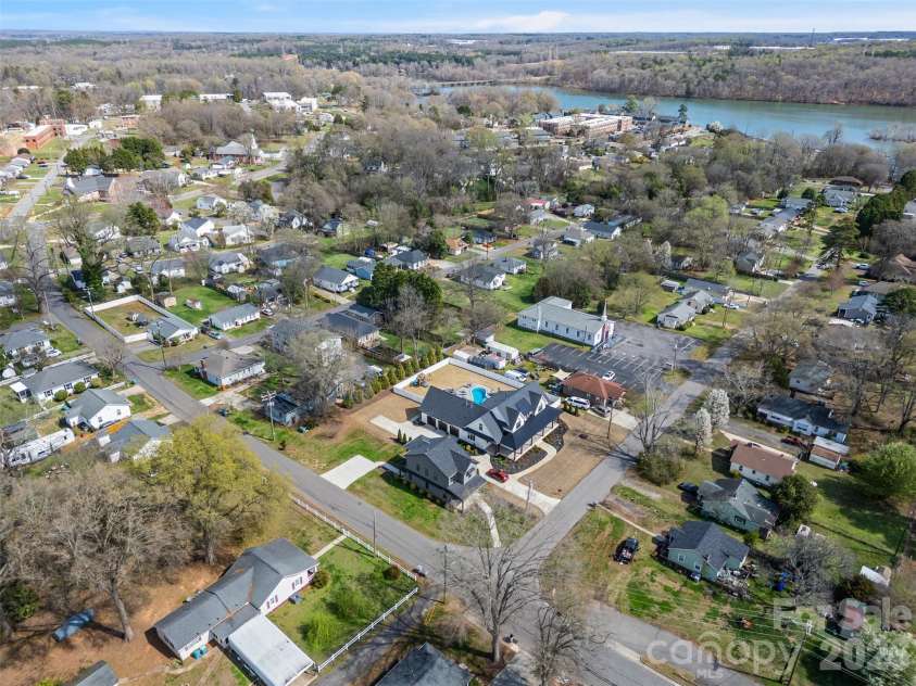 901 Edgemont Avenue, Belmont, NC 28012.  MLS# CAR4356640, YatesRealty ID 3852. 