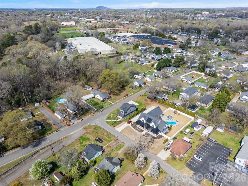 901 Edgemont Avenue, Belmont, NC 28012.  MLS# CAR4356640, YatesRealty ID 3852. 