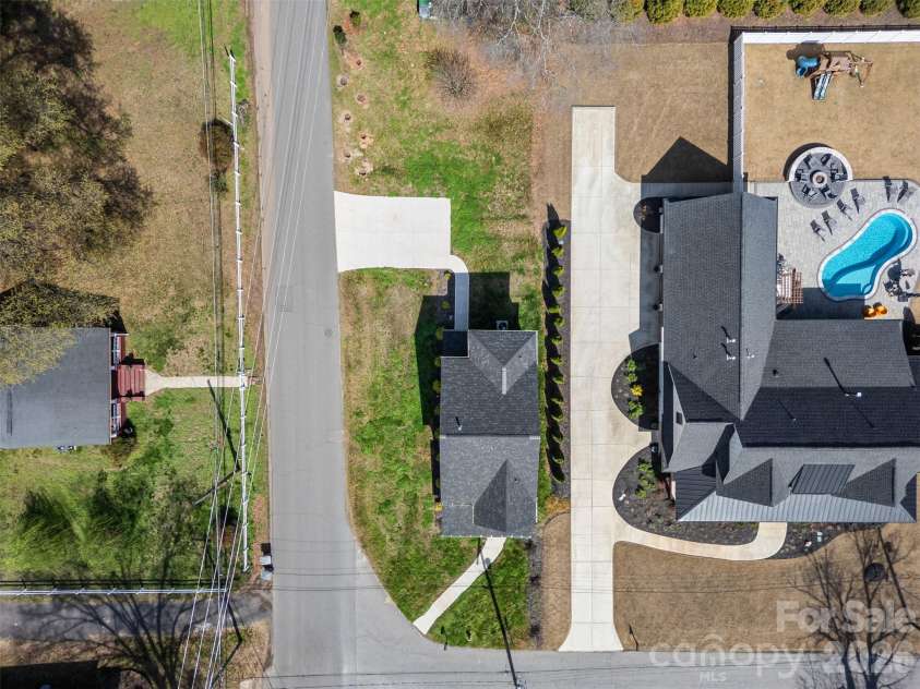 901 Edgemont Avenue, Belmont, NC 28012.  MLS# CAR4356640, YatesRealty ID 3852. Corner lot