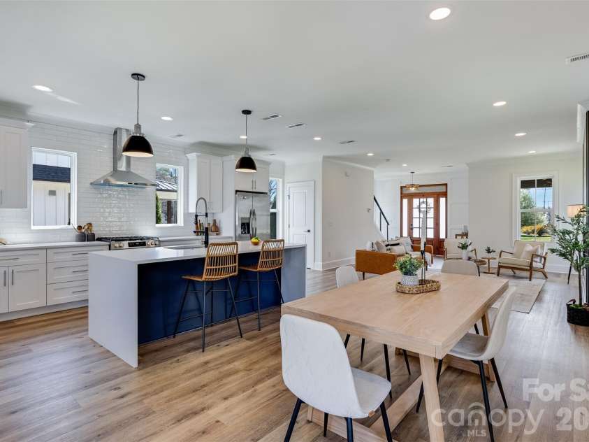 901 Edgemont Avenue, Belmont, NC 28012.  MLS# CAR4356640, YatesRealty ID 3852. Dining area