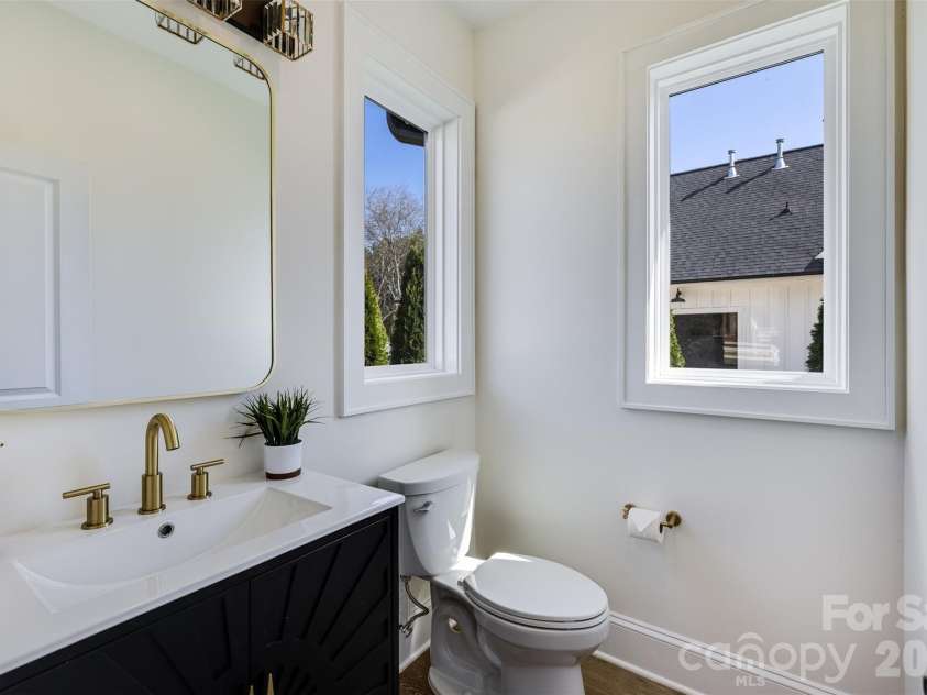 901 Edgemont Avenue, Belmont, NC 28012.  MLS# CAR4356640, YatesRealty ID 3852. Half bath