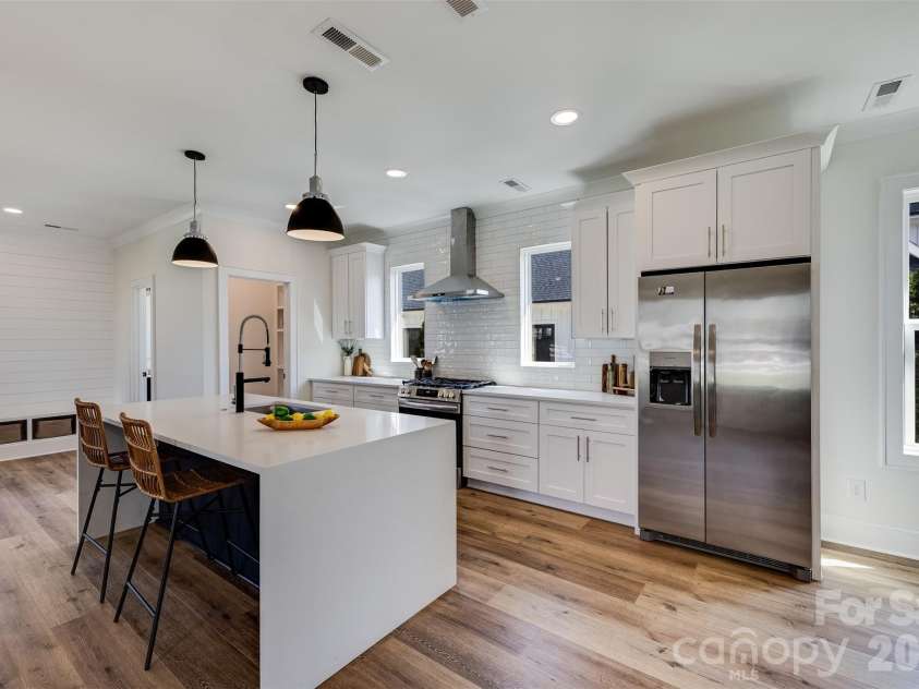 901 Edgemont Avenue, Belmont, NC 28012.  MLS# CAR4356640, YatesRealty ID 3852. Kitchen