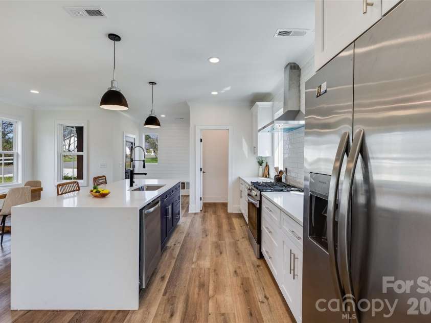 901 Edgemont Avenue, Belmont, NC 28012.  MLS# CAR4356640, YatesRealty ID 3852. Kitchen