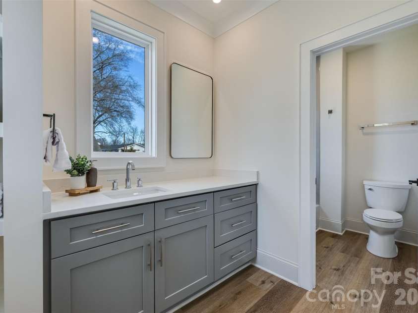 901 Edgemont Avenue, Belmont, NC 28012.  MLS# CAR4356640, YatesRealty ID 3852. Secondary bathroom