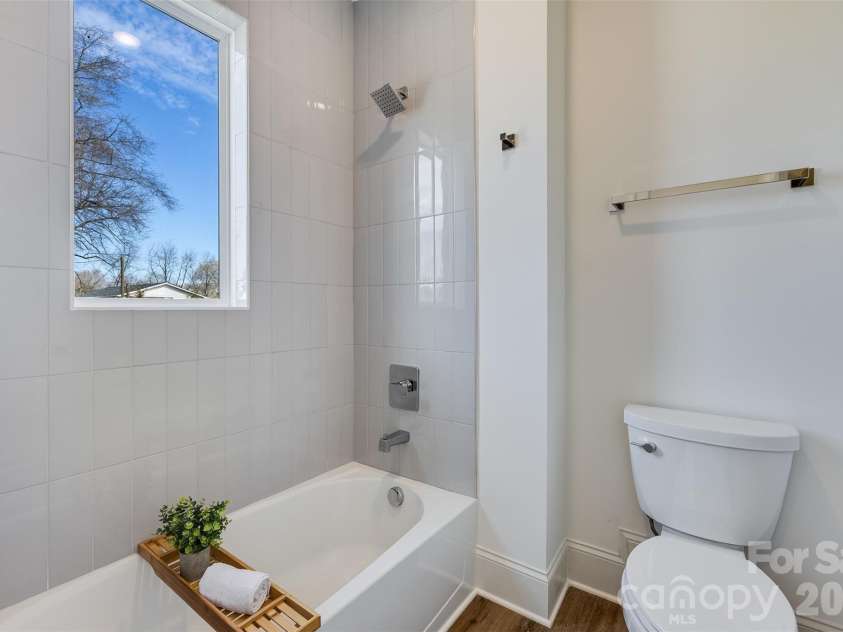 901 Edgemont Avenue, Belmont, NC 28012.  MLS# CAR4356640, YatesRealty ID 3852. Secondary bathroom