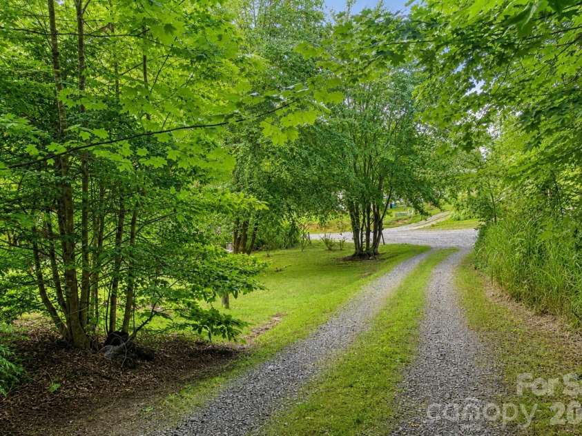 192 Lady Bug Lane, Penrose, NC 28766.  MLS# CAR4404991, YatesRealty ID 38520. 