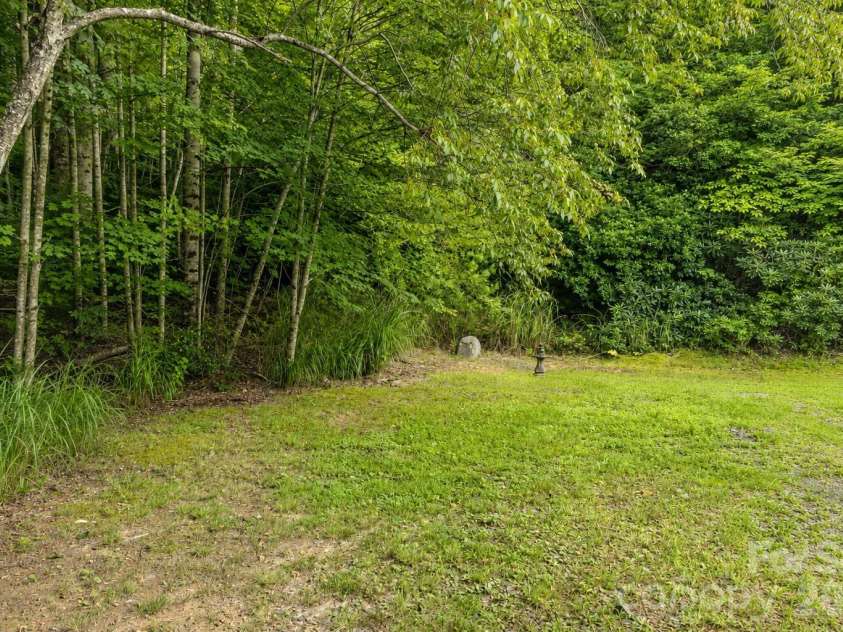 192 Lady Bug Lane, Penrose, NC 28766.  MLS# CAR4404991, YatesRealty ID 38520. 