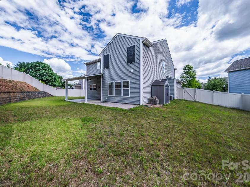2134 Gillette Drive, Clover, SC 29710.  MLS# CAR4405603, YatesRealty ID 38521. Back and side yard