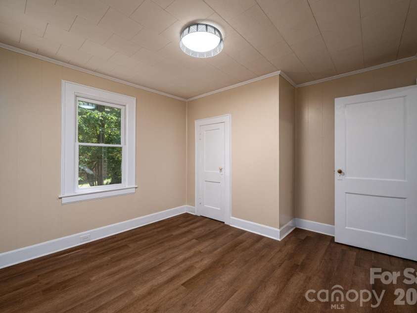 214 23rd Street, Hickory, NC 28601.  MLS# CAR4405671, YatesRealty ID 38522. 
