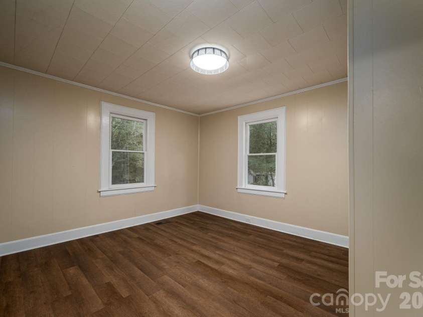 214 23rd Street, Hickory, NC 28601.  MLS# CAR4405671, YatesRealty ID 38522. 