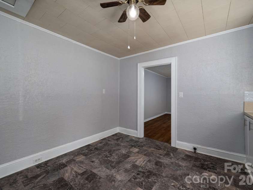 214 23rd Street, Hickory, NC 28601.  MLS# CAR4405671, YatesRealty ID 38522. 