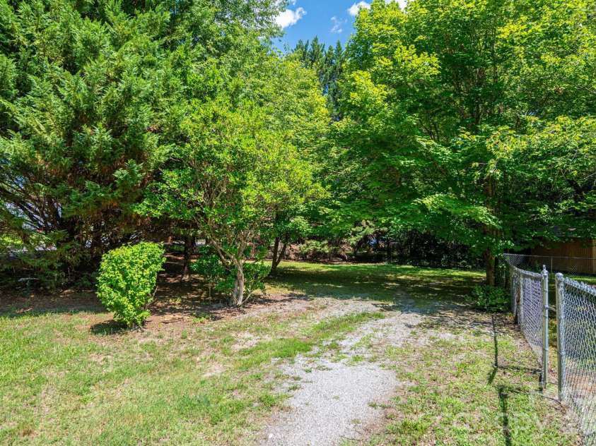 214 23rd Street, Hickory, NC 28601.  MLS# CAR4405671, YatesRealty ID 38522. 