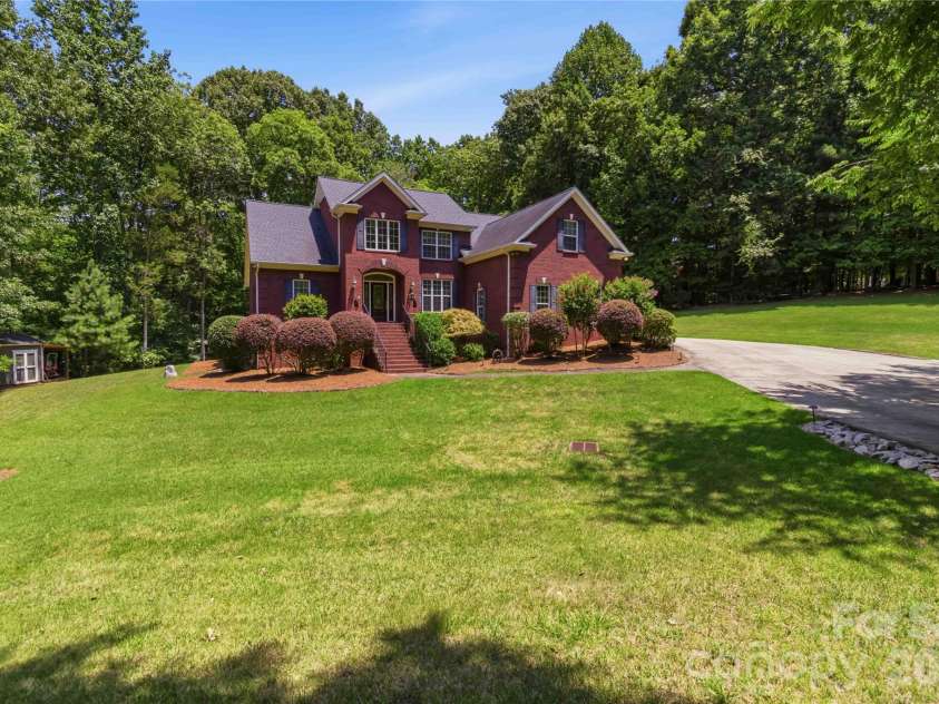 280 Catawba Crest Lane, Clover, SC 29710.  MLS# CAR4404343, YatesRealty ID 38523. 