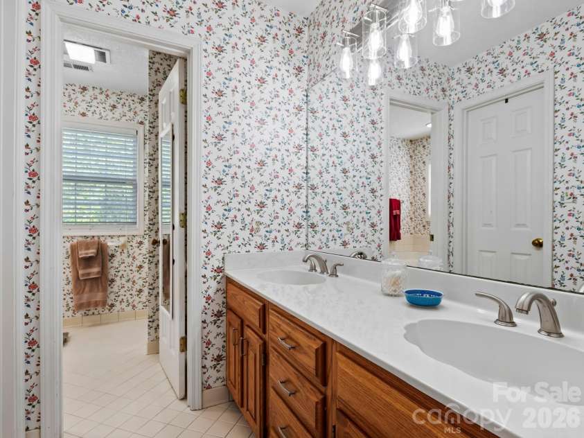 302 Shadecrest Lane, Mills River, NC 28759.  MLS# CAR4392310, YatesRealty ID 38524. 