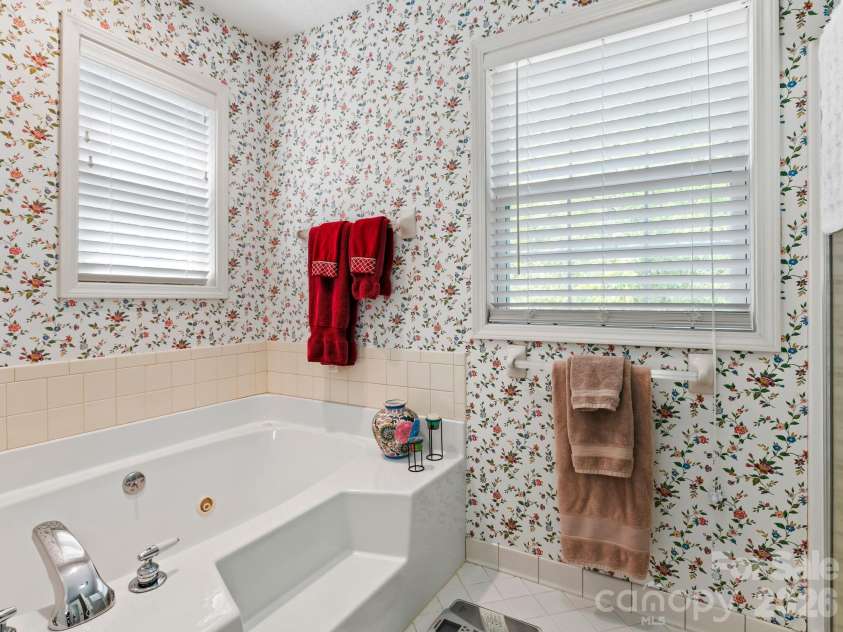 302 Shadecrest Lane, Mills River, NC 28759.  MLS# CAR4392310, YatesRealty ID 38524. 