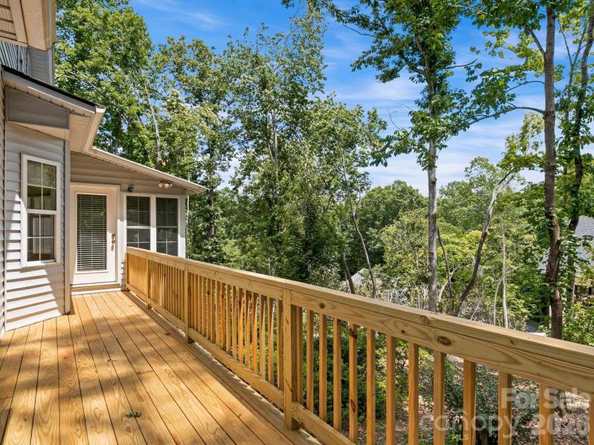 302 Shadecrest Lane, Mills River, NC 28759.  MLS# CAR4392310, YatesRealty ID 38524. 