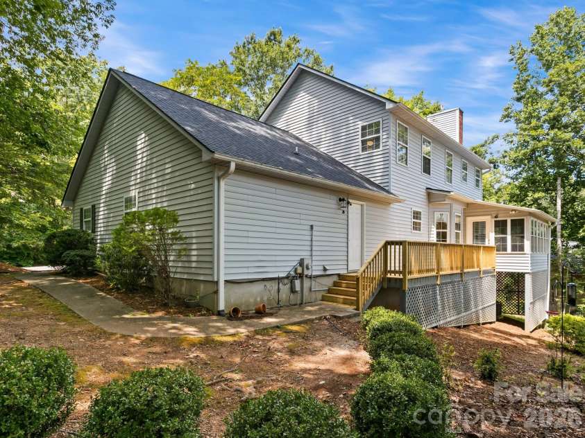 302 Shadecrest Lane, Mills River, NC 28759.  MLS# CAR4392310, YatesRealty ID 38524. 